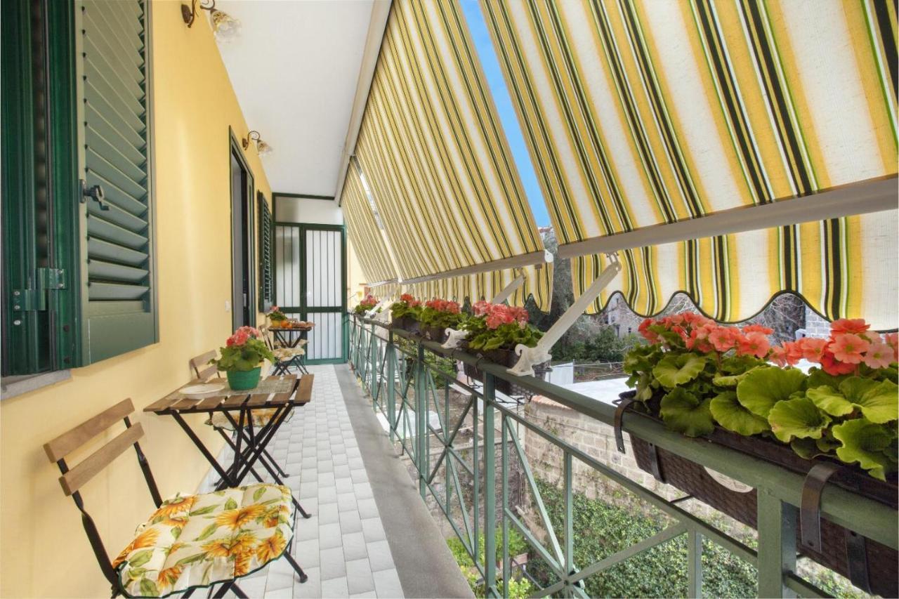 Millie Sorrento Suites Buitenkant foto