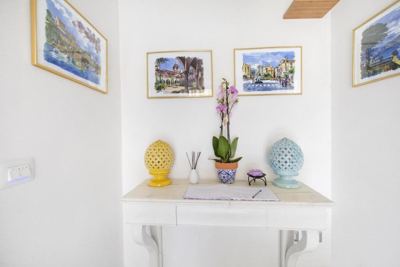 Millie Sorrento Suites Buitenkant foto